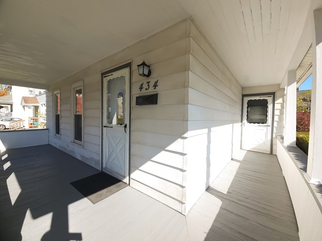 doorway to property with covered porch