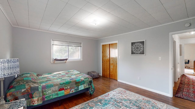 bedroom with dark hardwood / wood-style floors and crown molding