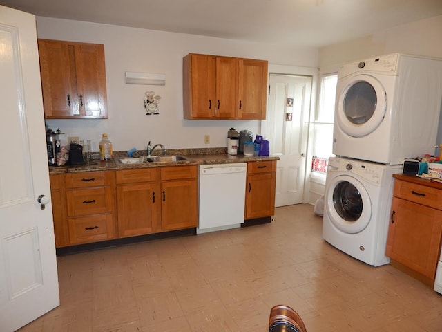 laundry room with stacked washer / dryer and sink