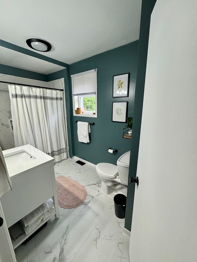 bathroom with vanity, a shower with shower curtain, and toilet