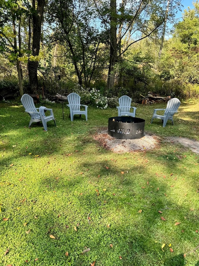 view of yard featuring an outdoor fire pit