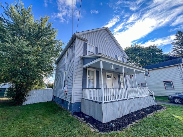 view of front facade with a front lawn and covered porch