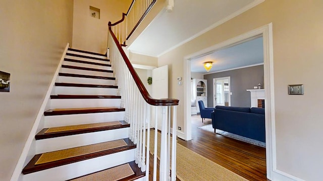 stairway featuring hardwood / wood-style flooring and ornamental molding