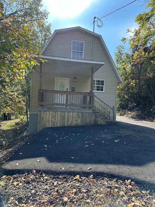 view of front facade featuring a porch