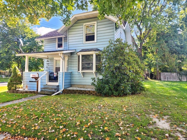 view of front facade featuring a porch and a front lawn