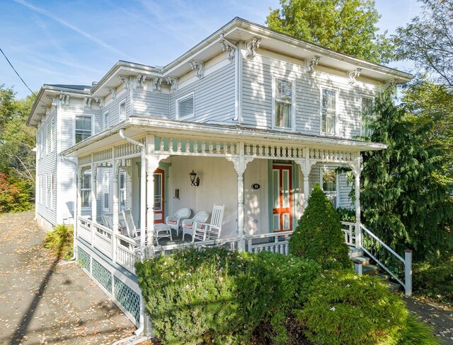 italianate house featuring covered porch