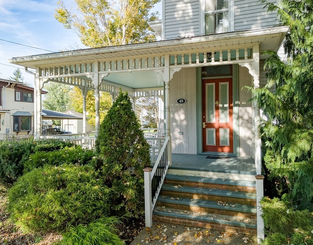 entrance to property featuring a porch