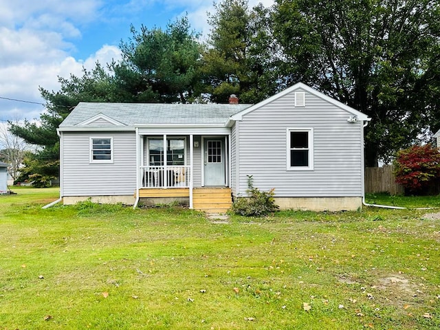 view of front facade featuring a front lawn and a porch