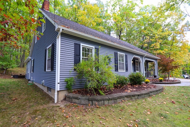 view of front facade with a front yard and a porch