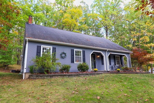 view of front facade featuring a front lawn and a porch