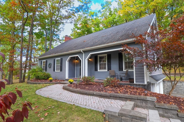 view of front facade with covered porch and a front yard