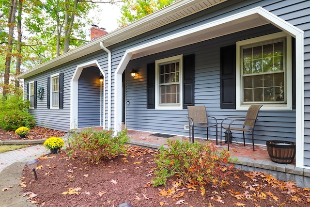 doorway to property with covered porch