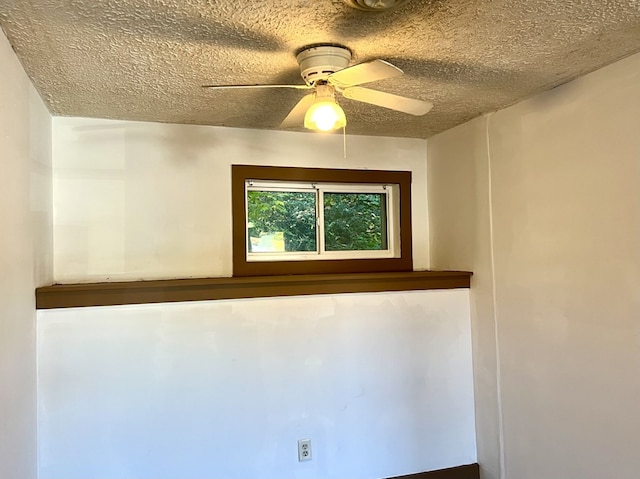 unfurnished room featuring a textured ceiling and ceiling fan