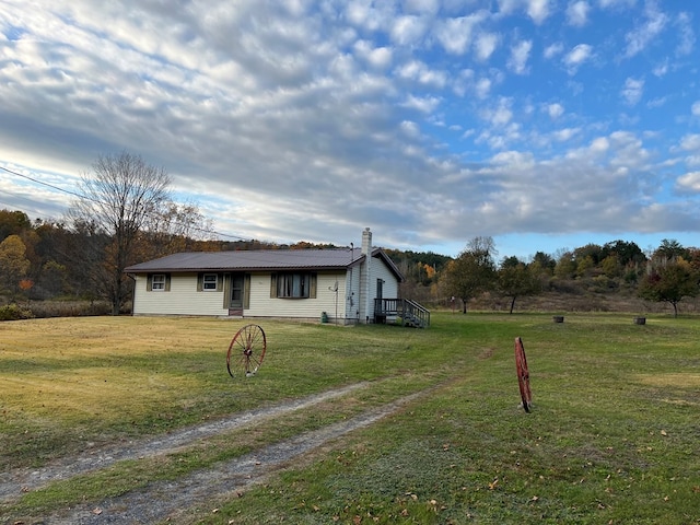 view of front of home featuring a front yard