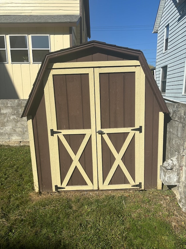 view of outbuilding with a lawn