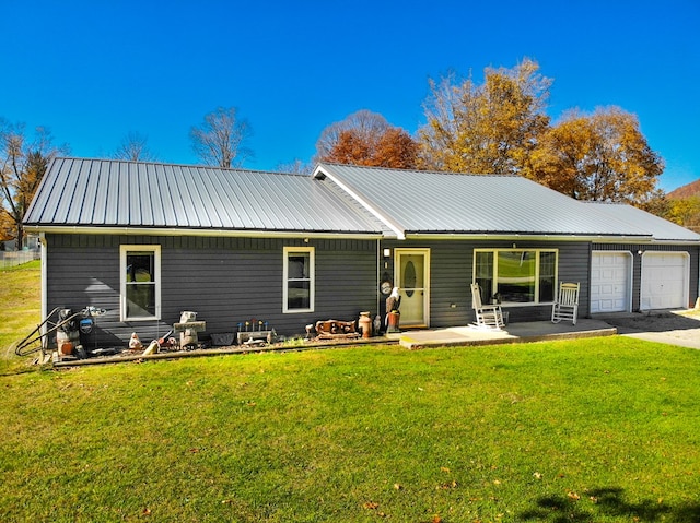 view of front facade with a garage and a front lawn