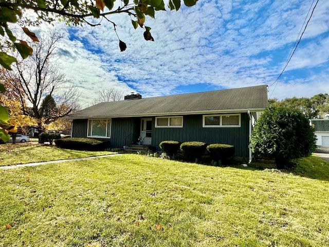 view of front facade with a front yard