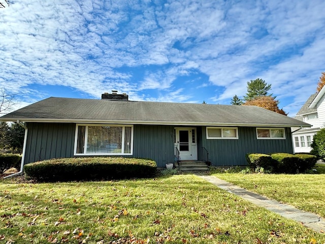 ranch-style house featuring a front lawn