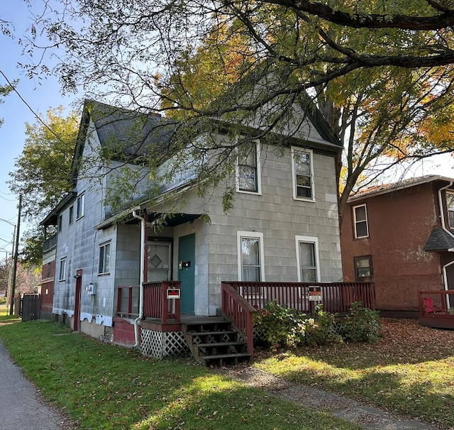 view of front of house with a front yard