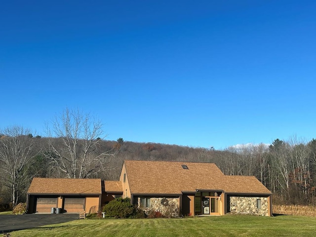 view of front of property featuring a garage and a front lawn