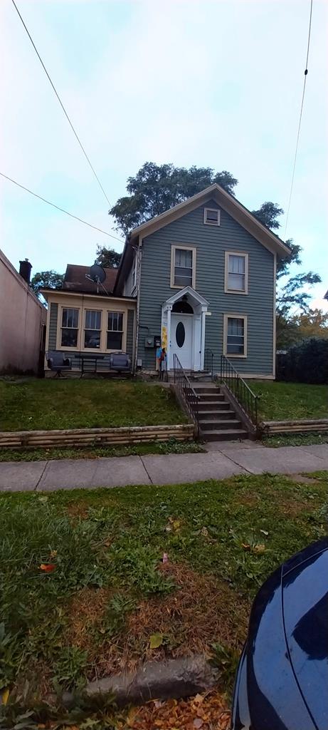 bungalow featuring a front yard