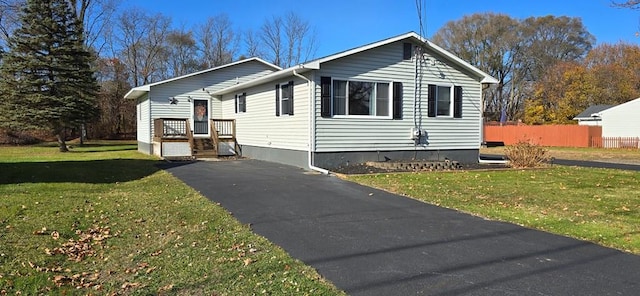 view of front of property with a front yard