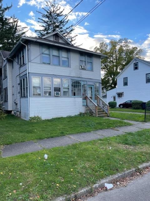 view of front of property with a front yard