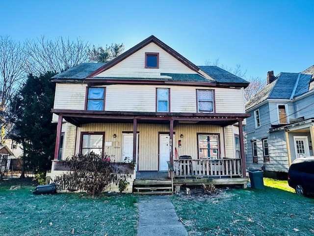 view of front of house featuring a porch and a front yard