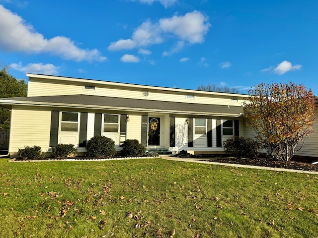 single story home featuring a front lawn