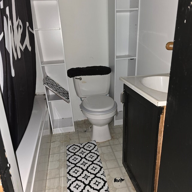 full bathroom featuring vanity, toilet, and shower / tub combo