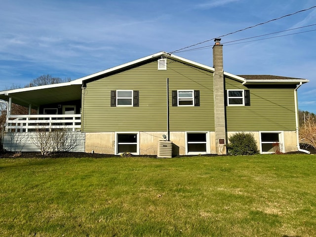 back of house featuring a yard