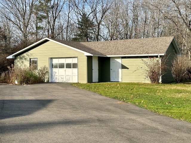 view of front of home featuring a front yard