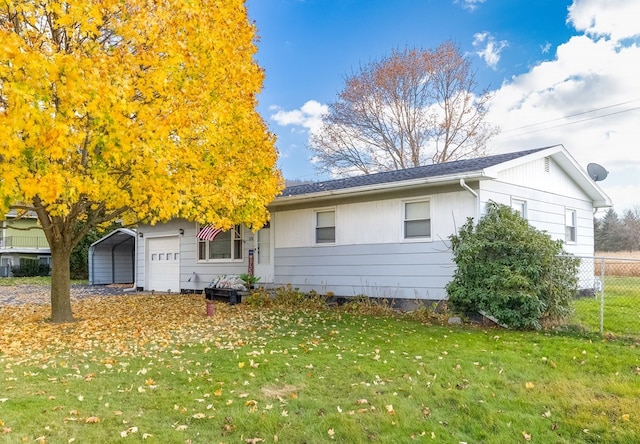 view of front of home with a front yard and a carport