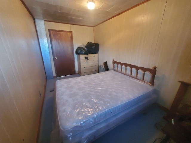 bedroom featuring a closet