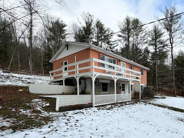 view of front of home featuring a porch