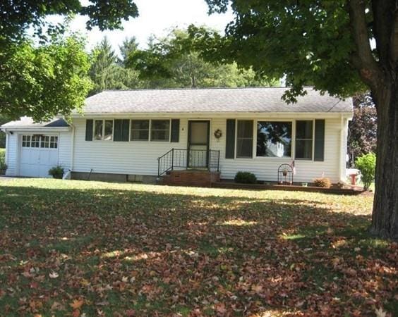 ranch-style house with a front yard