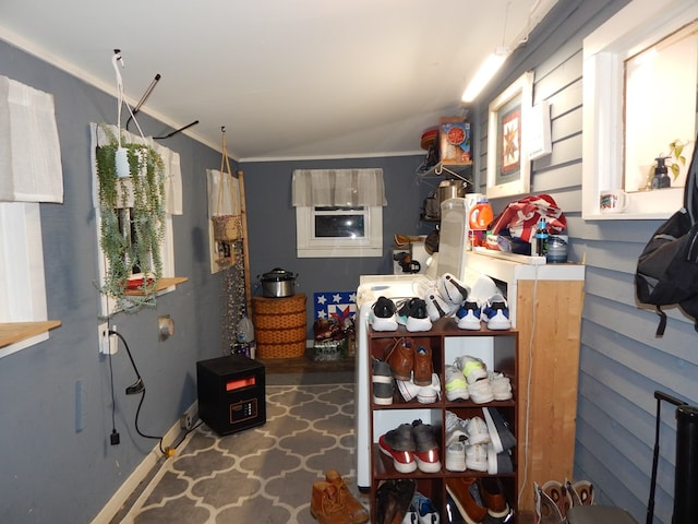 kitchen with crown molding