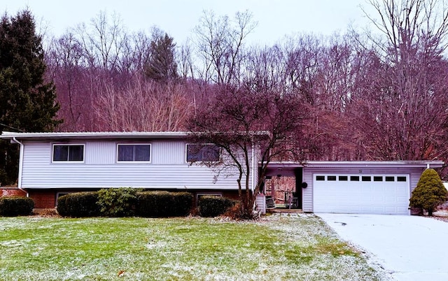 split level home with a garage and a front lawn