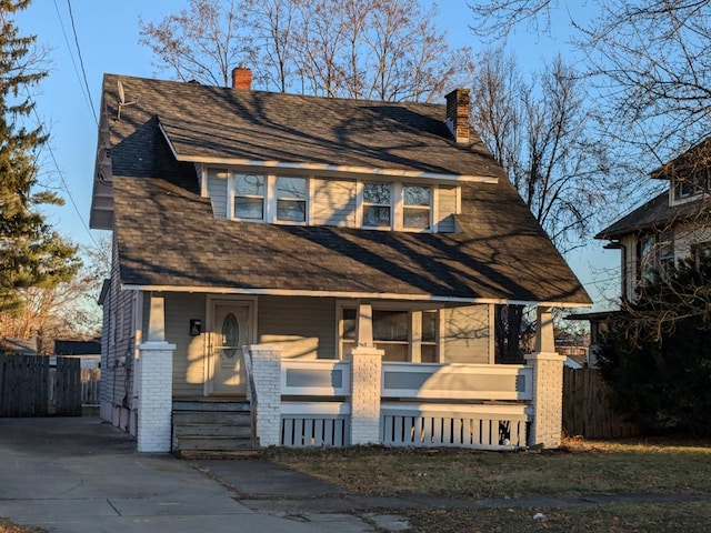 view of front of home with covered porch