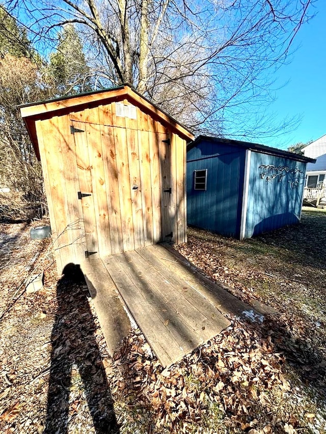 view of outdoor structure