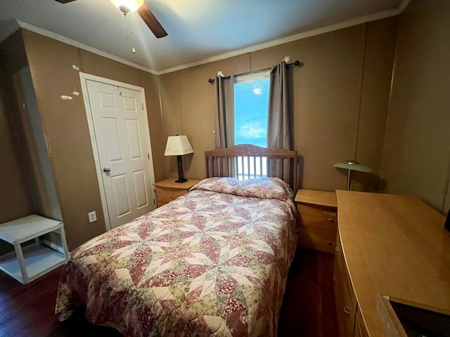 bedroom featuring ceiling fan, dark hardwood / wood-style flooring, and crown molding