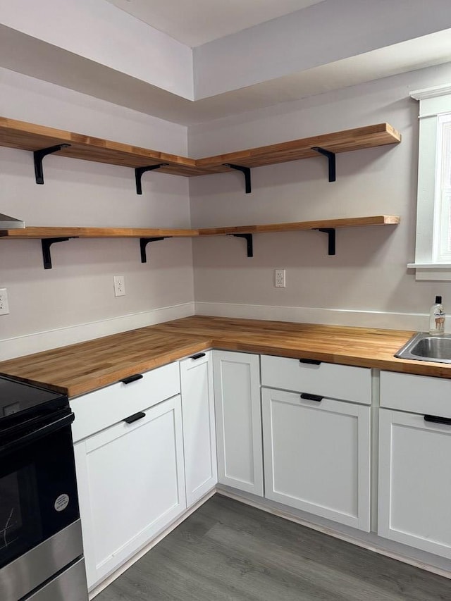 pantry with sink