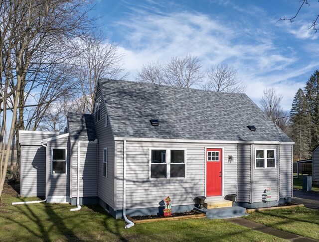 view of front facade featuring a front yard