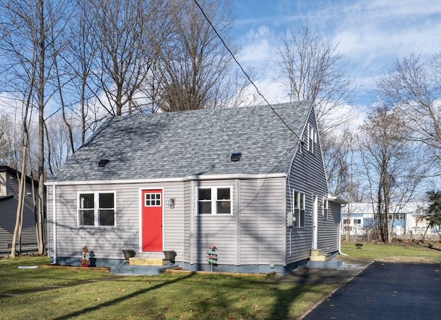 cape cod house with a front yard