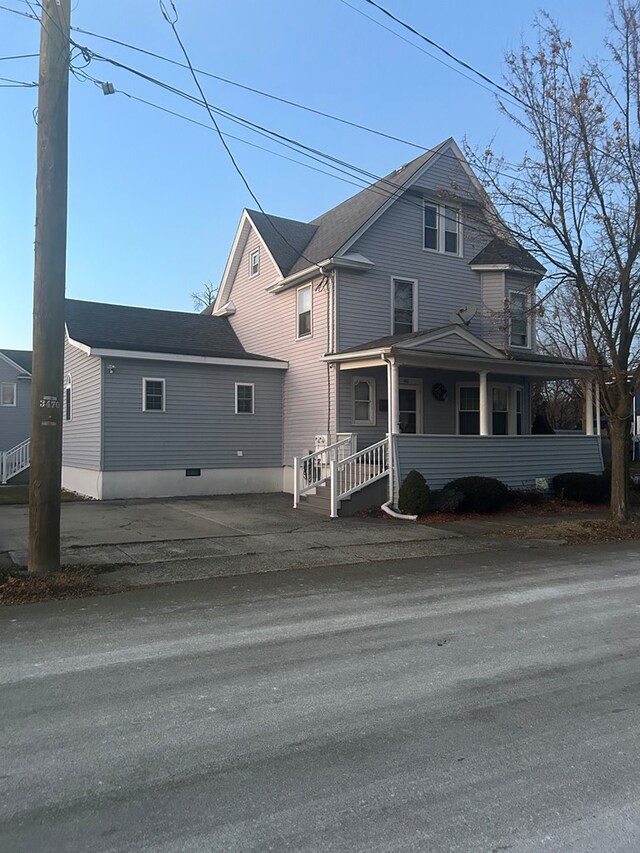 view of front of house with a porch