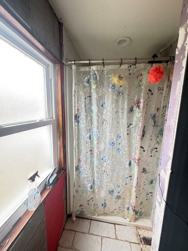 bathroom with shower / bathtub combination with curtain