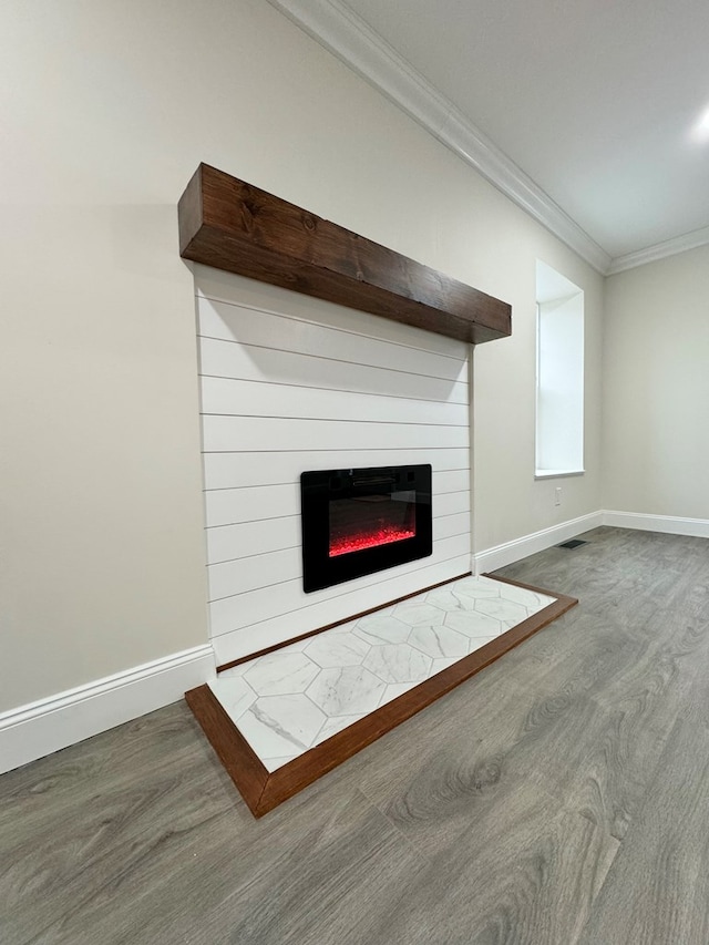 details featuring hardwood / wood-style flooring and ornamental molding