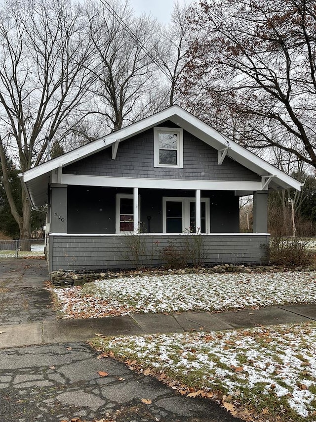 view of front of property featuring a porch