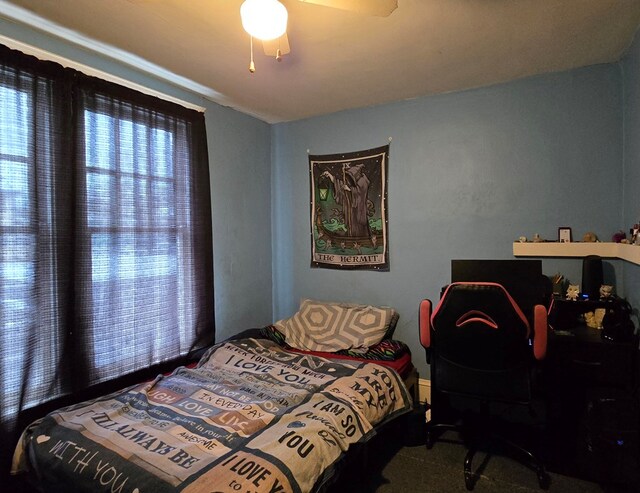 bedroom with ceiling fan