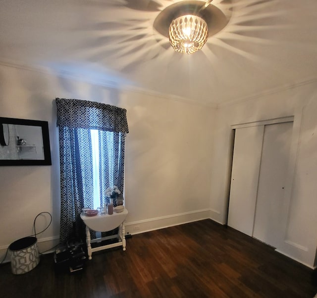 unfurnished bedroom with dark hardwood / wood-style flooring, a notable chandelier, and a closet